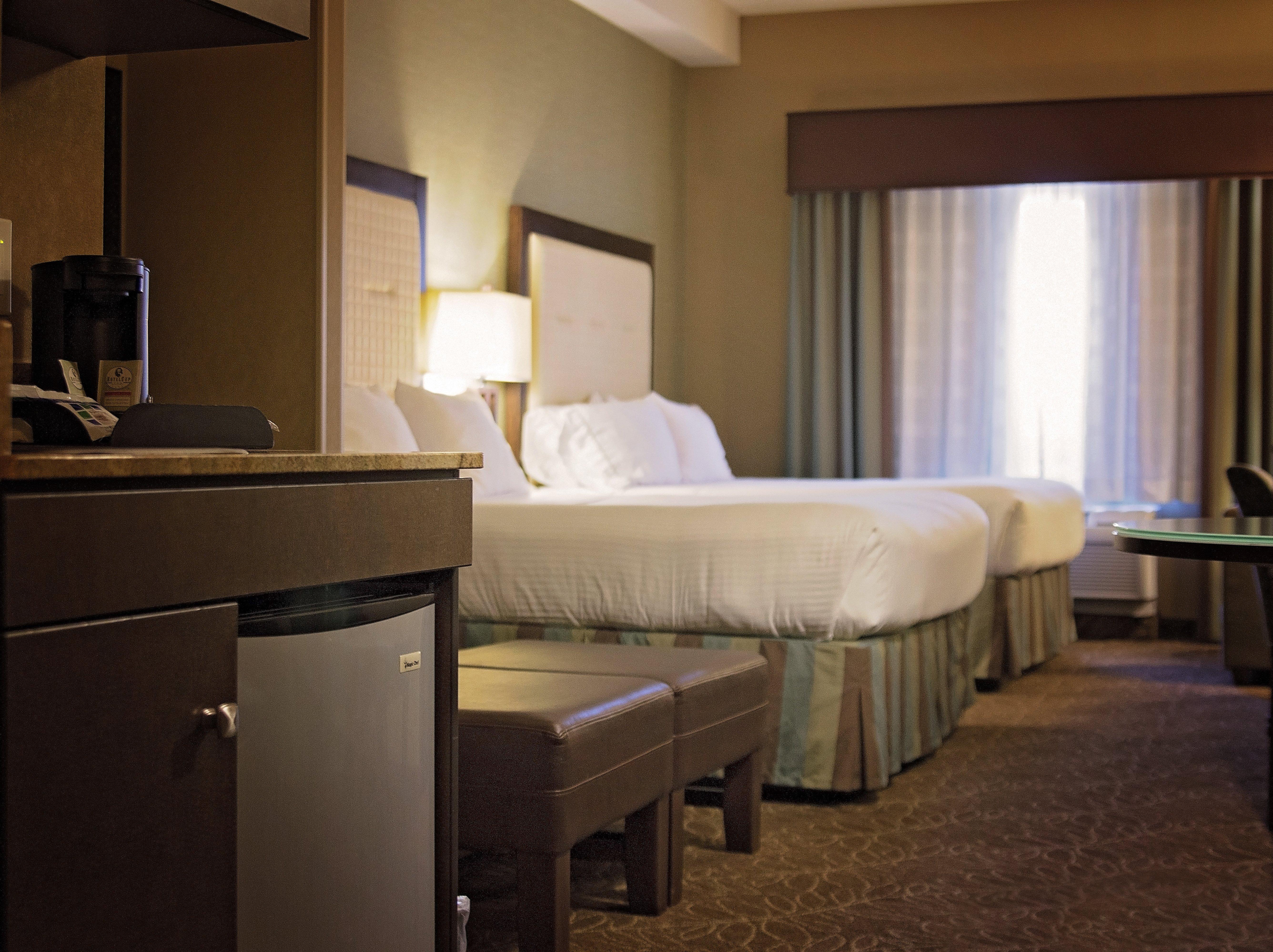 Holiday Inn Express & Suites Logan By Ihg Exterior foto