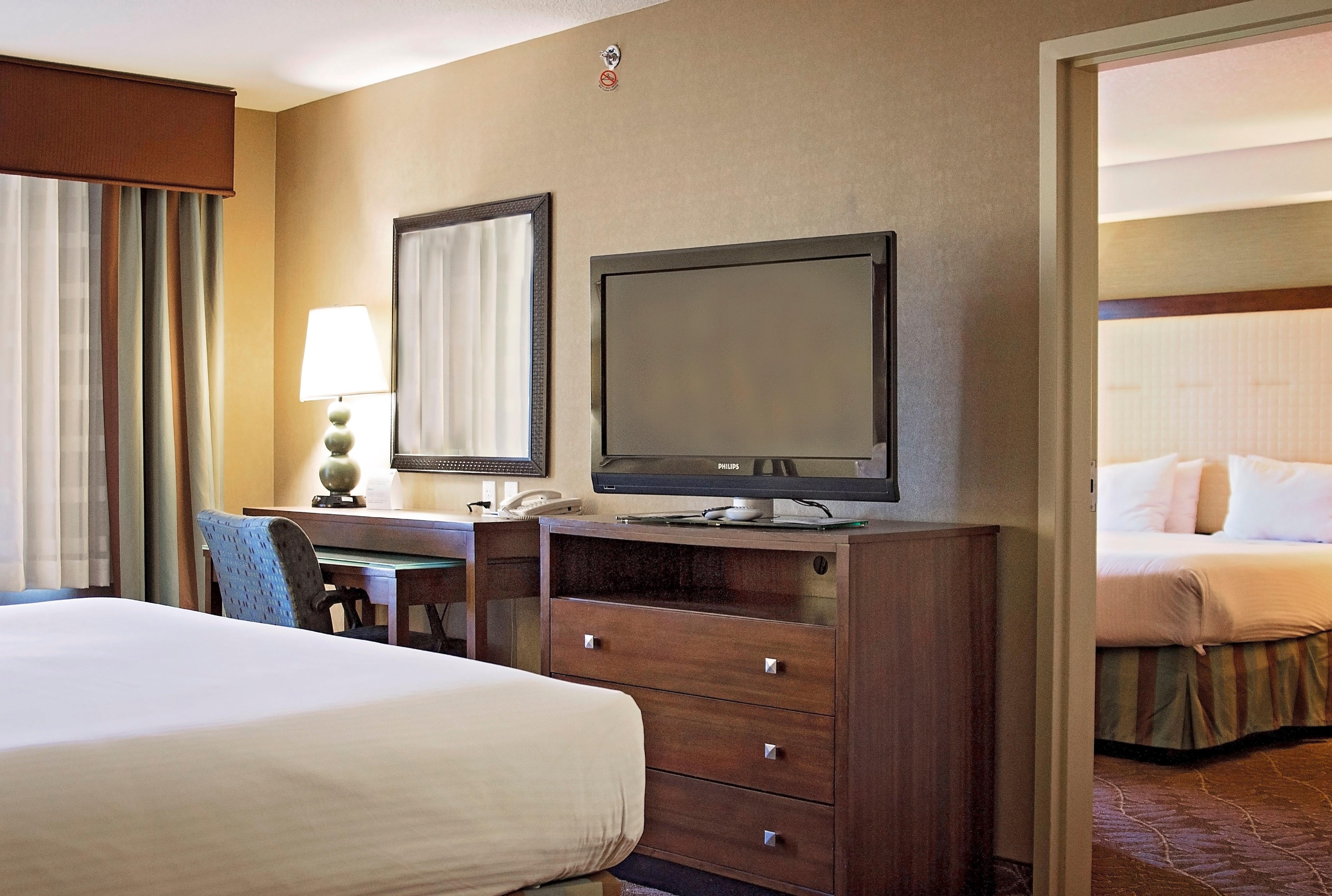 Holiday Inn Express & Suites Logan By Ihg Exterior foto