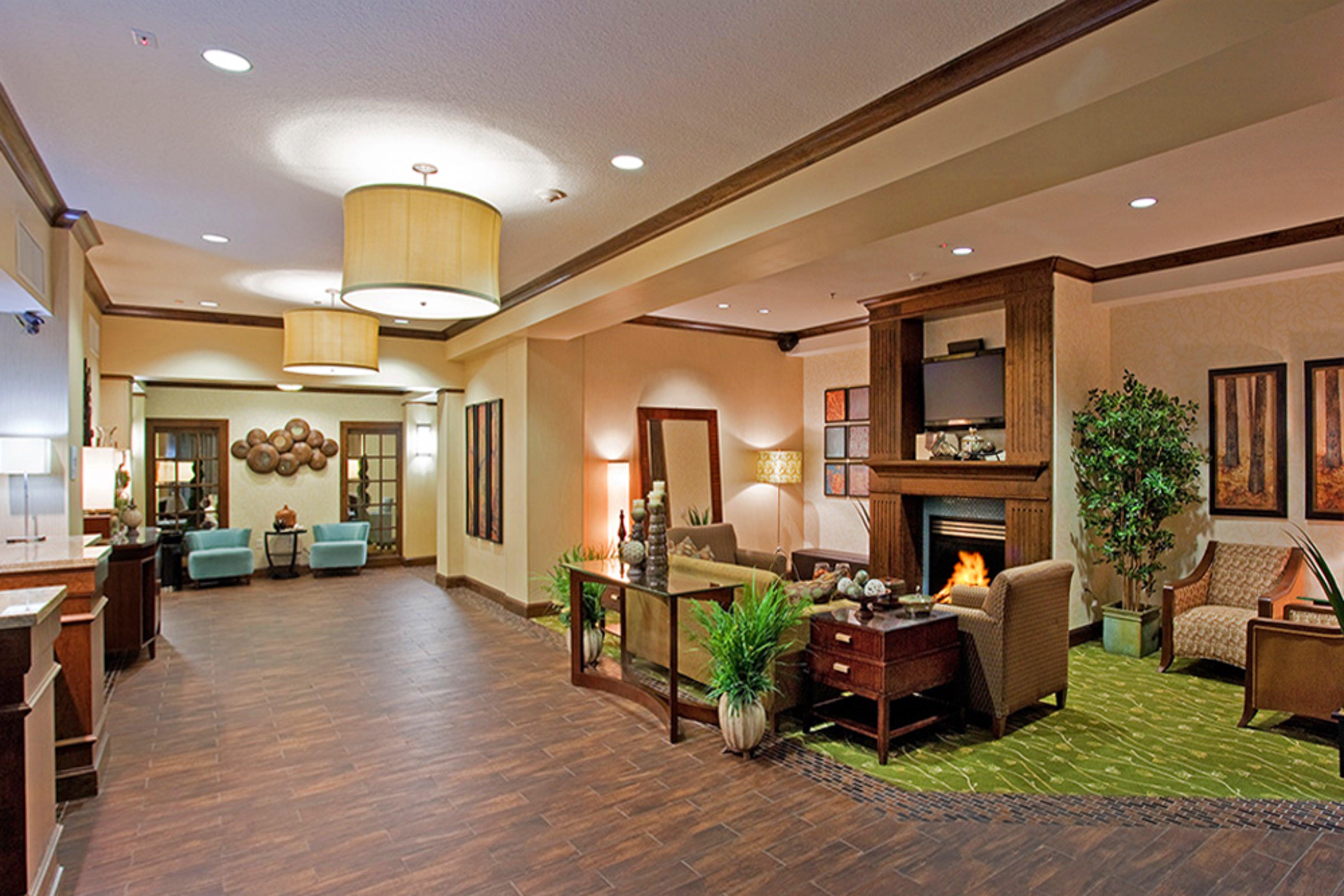 Holiday Inn Express & Suites Logan By Ihg Exterior foto