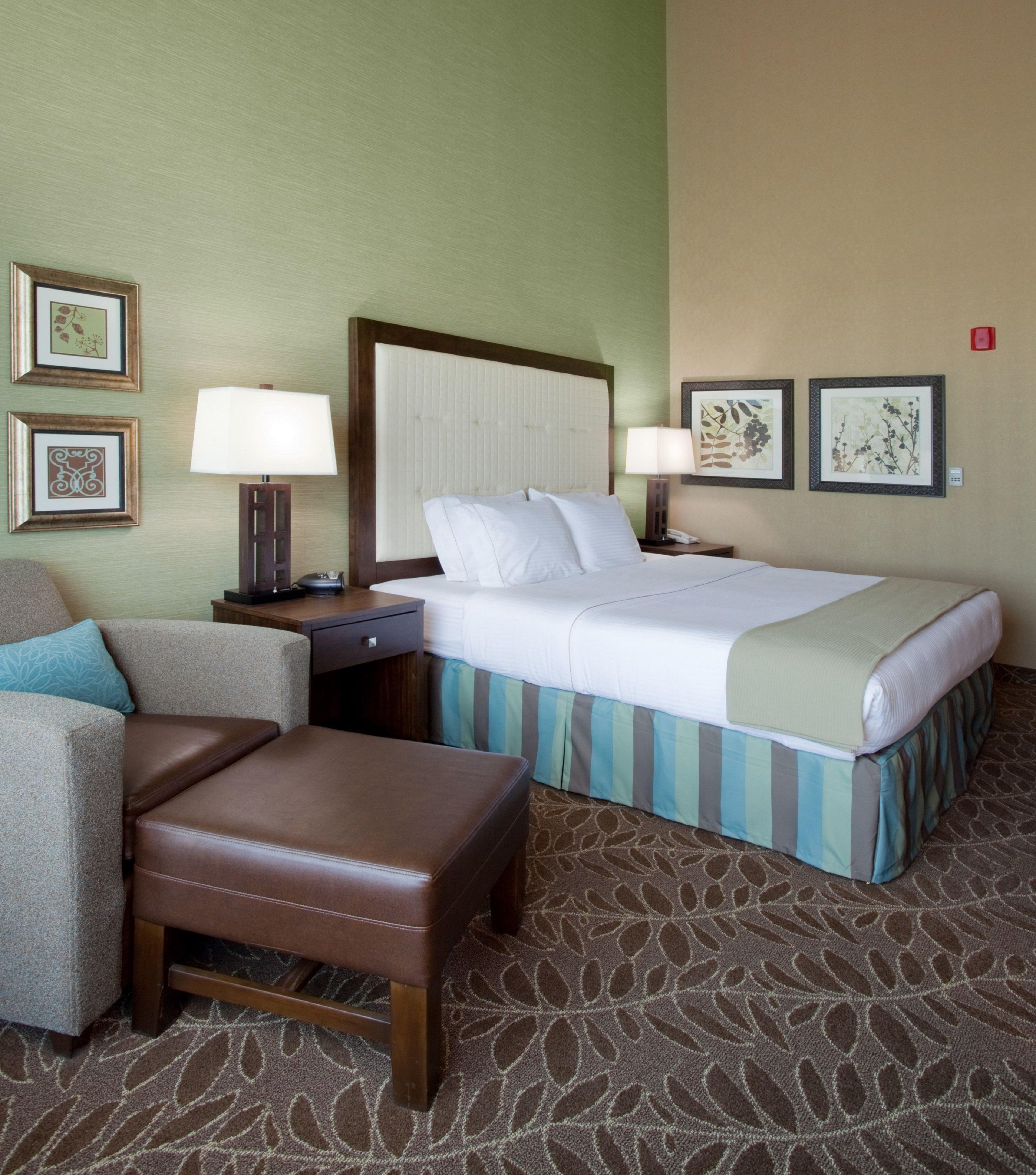 Holiday Inn Express & Suites Logan By Ihg Exterior foto