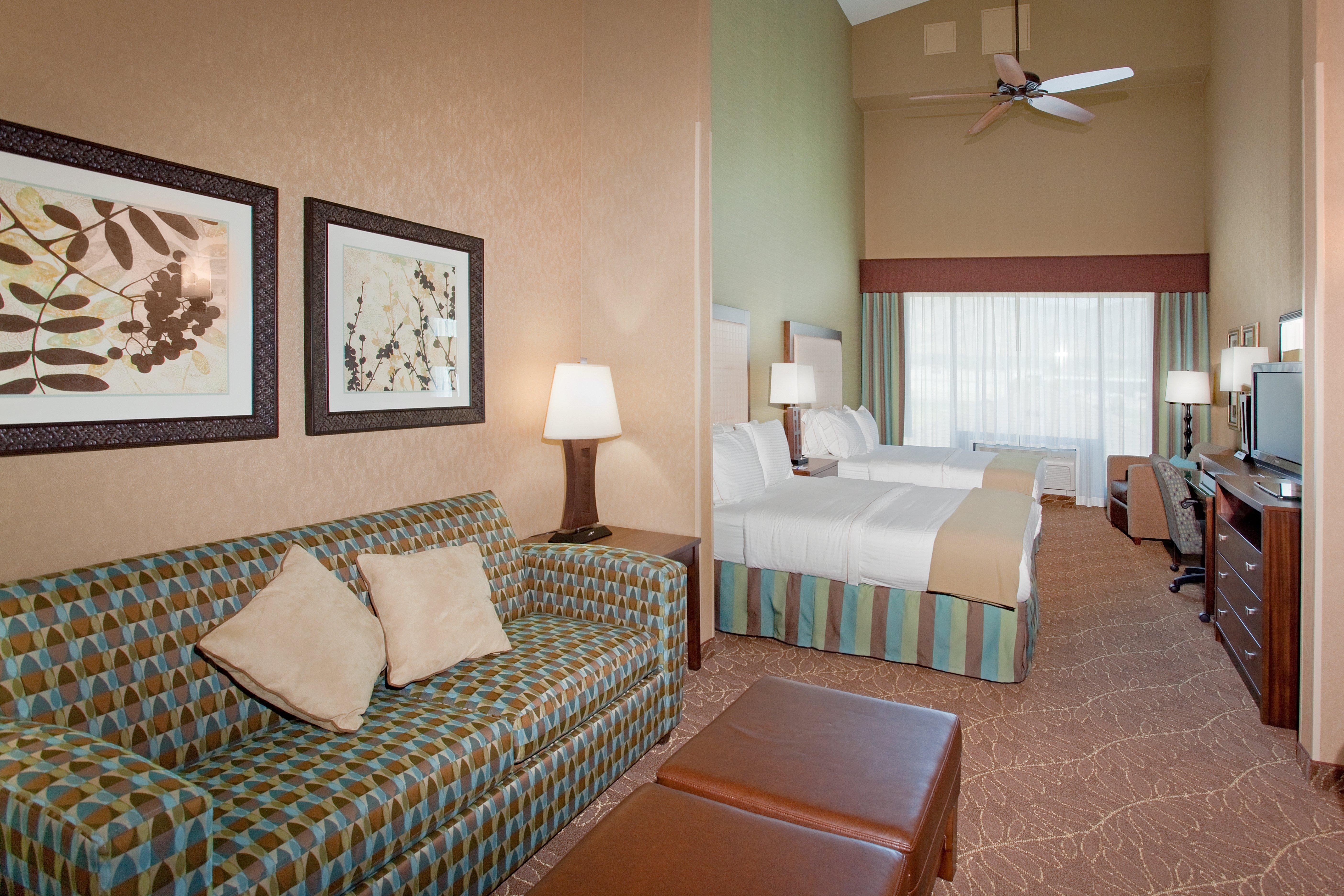 Holiday Inn Express & Suites Logan By Ihg Exterior foto